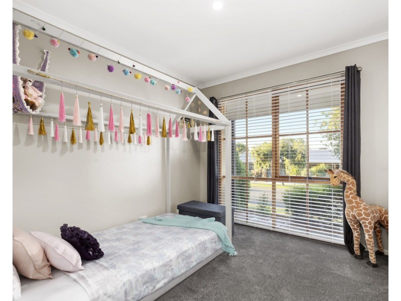 98 Wallace Road, Wantirna South VIC 3152