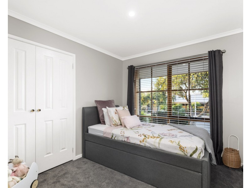 98 Wallace Road, Wantirna South VIC 3152