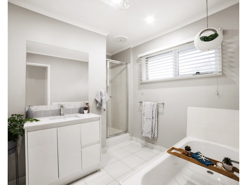 98 Wallace Road, Wantirna South VIC 3152