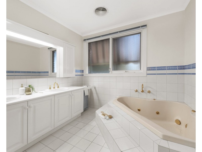 72 Freemantle Drive, Wantirna South VIC 3152