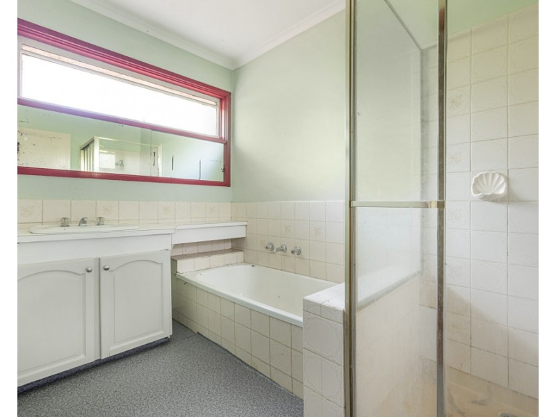 20 Kingloch Parade, Wantirna VIC 3152