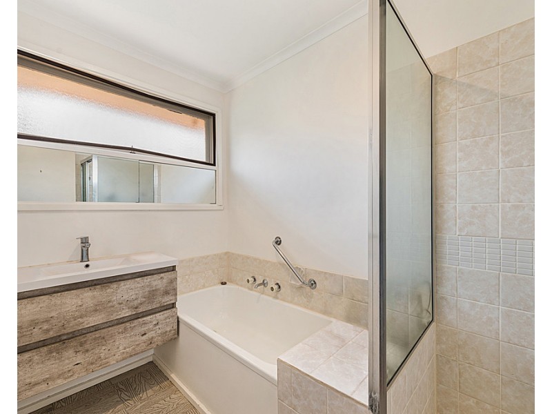 1/2 McCrae Close, Scoresby VIC 3179