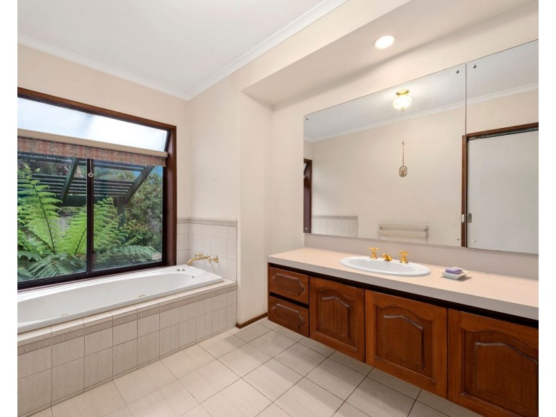 62 Wakley Crescent, Wantirna South VIC 3152