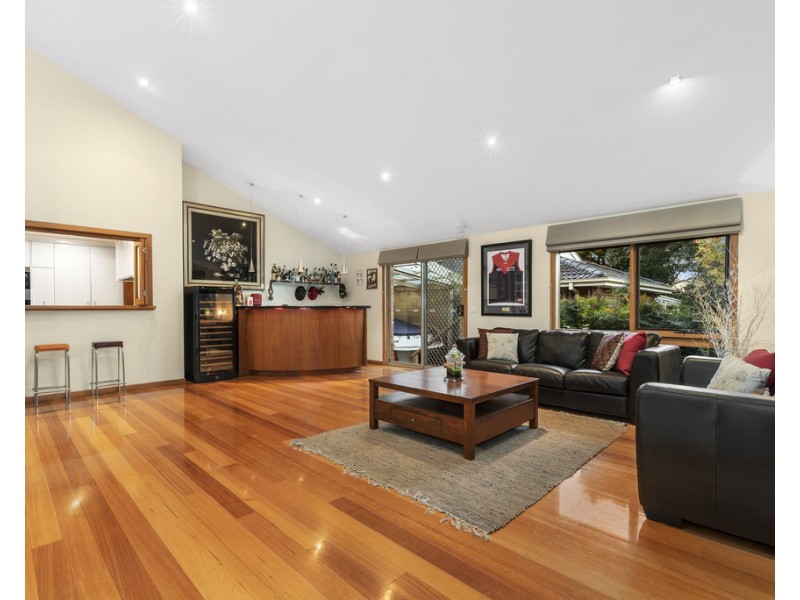 6 Reita Avenue, Wantirna South VIC 3152