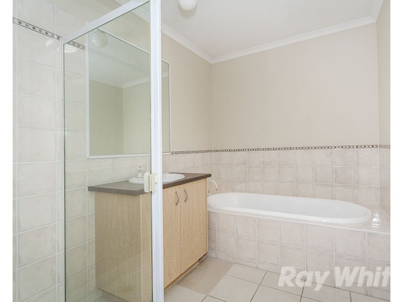 9 St Laurent Rise, Knoxfield VIC 3180