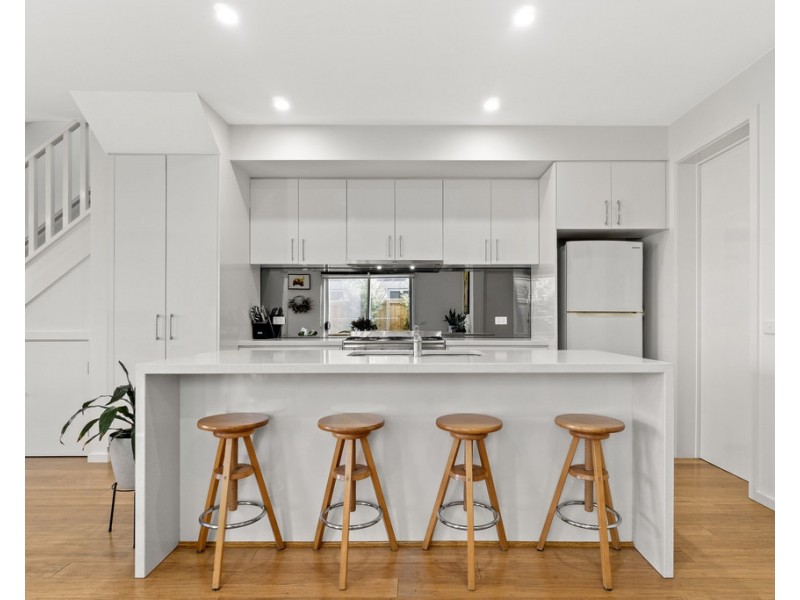 1 Emica Parade, Knoxfield VIC 3180