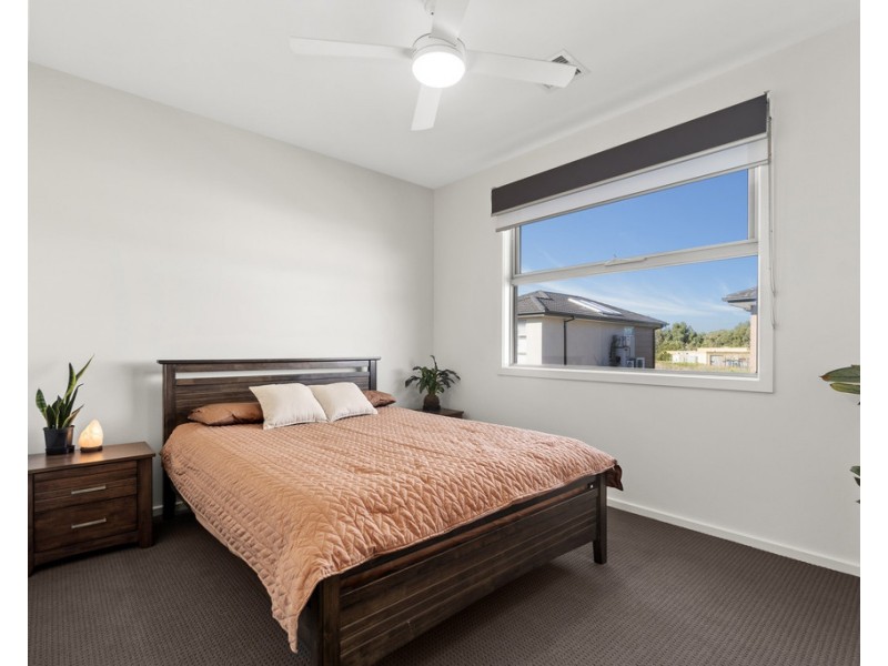 1 Emica Parade, Knoxfield VIC 3180