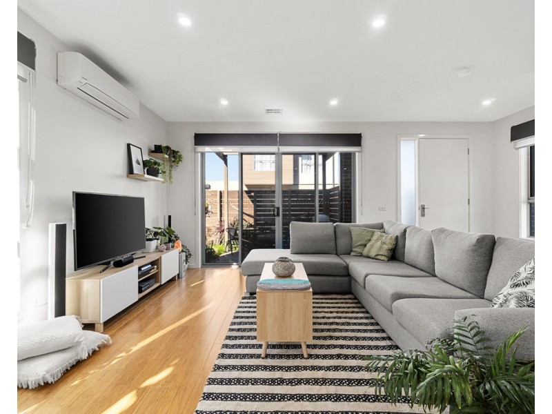 1 Emica Parade, Knoxfield VIC 3180