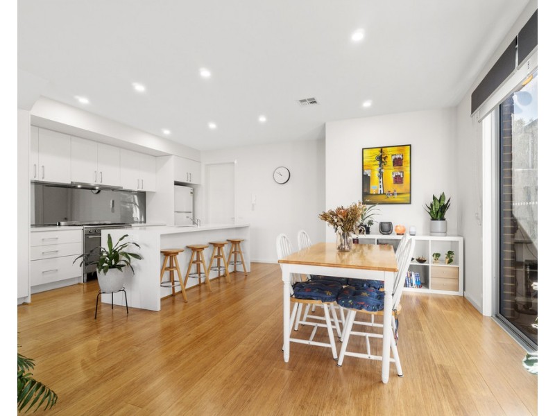 1 Emica Parade, Knoxfield VIC 3180