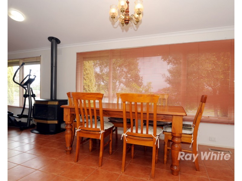 95 James Cook Drive, Endeavour Hills VIC 3802