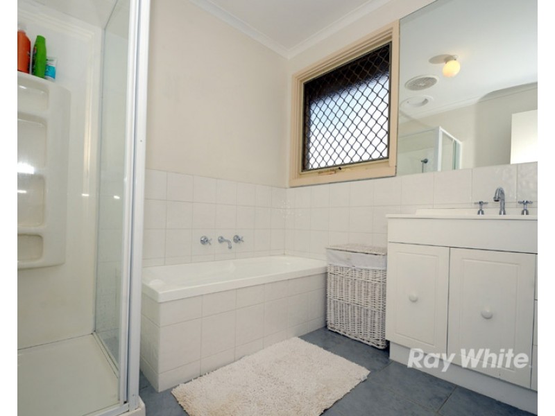 95 James Cook Drive, Endeavour Hills VIC 3802