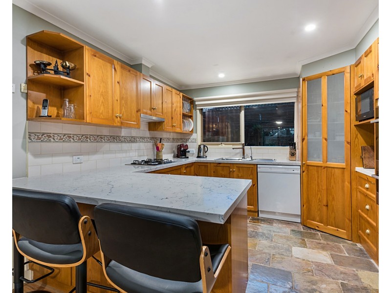 17 Riddell Road, Wantirna South VIC 3152