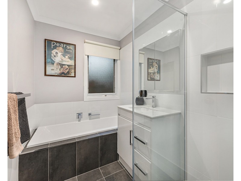 17 Riddell Road, Wantirna South VIC 3152