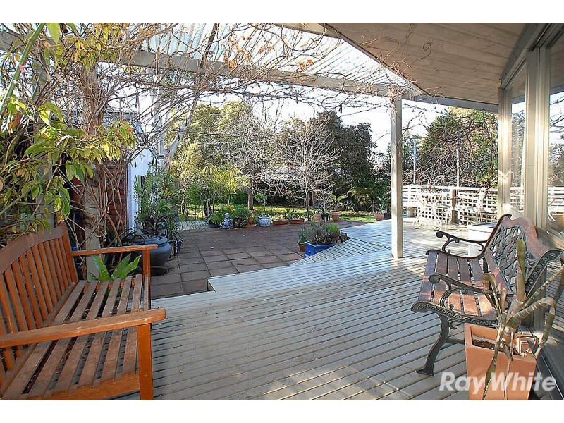 18  Lloyd Street, Knoxfield VIC 3180