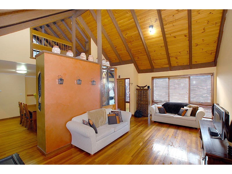 25 Old Orchard Drive, Wantirna South VIC 3152