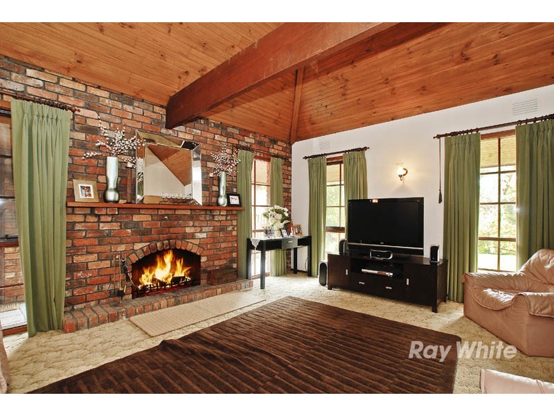 24 Gateshead Drive, Wantirna South VIC 3152