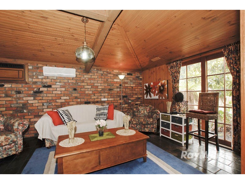 24 Gateshead Drive, Wantirna South VIC 3152