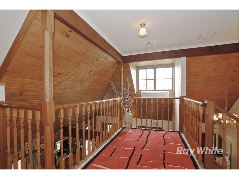 24 Gateshead Drive, Wantirna South VIC 3152