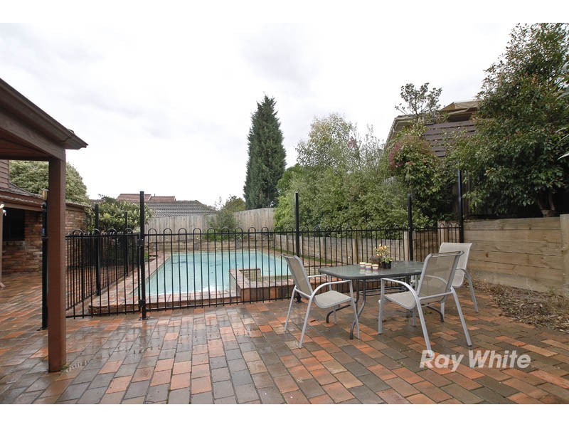 24 Gateshead Drive, Wantirna South VIC 3152