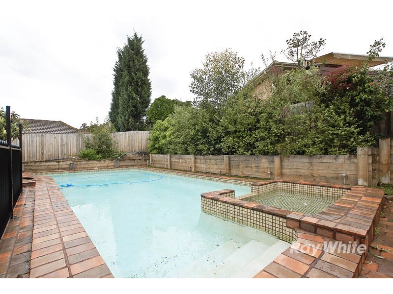 24 Gateshead Drive, Wantirna South VIC 3152