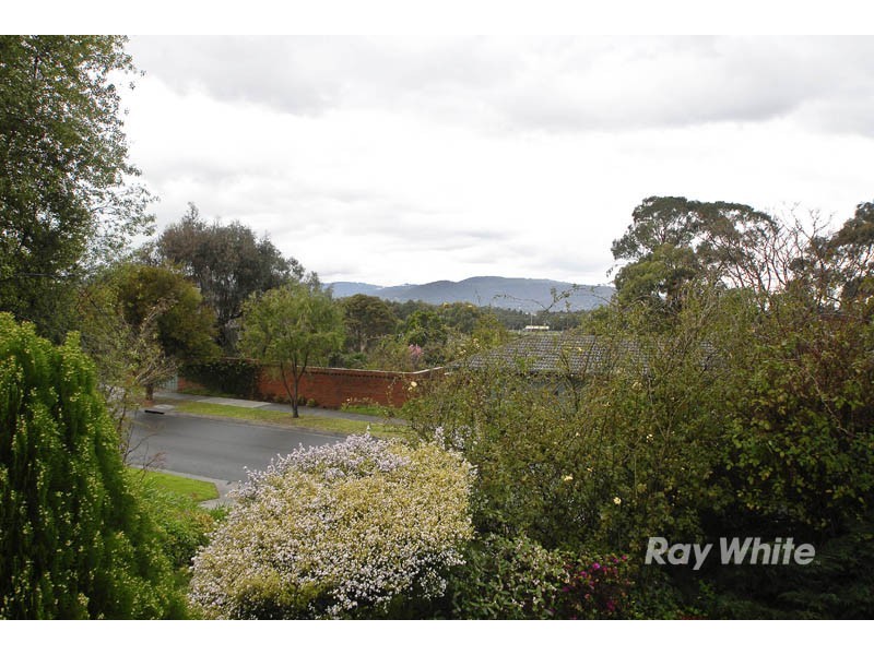 24 Gateshead Drive, Wantirna South VIC 3152