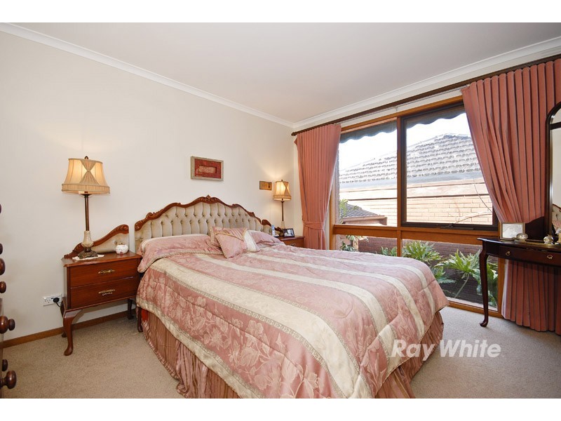 16 Flamingo Drive, Wantirna South VIC 3152