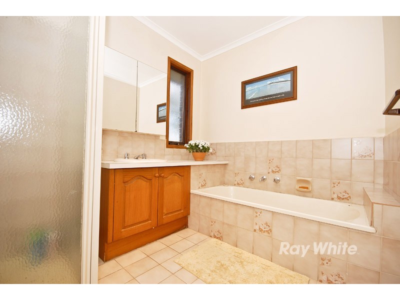 16 Flamingo Drive, Wantirna South VIC 3152
