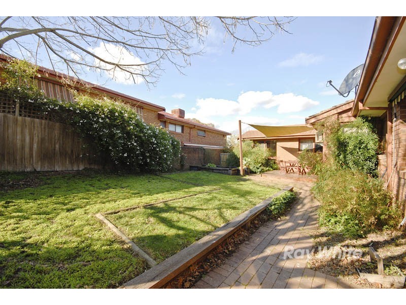 16 Flamingo Drive, Wantirna South VIC 3152