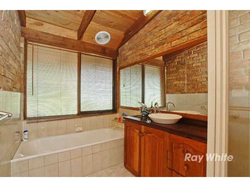 13 Seascape Close, Ferntree Gully VIC 3156