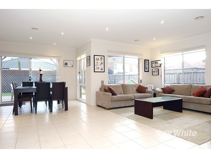 6 Whitehall Terrace, Ferntree Gully VIC 3156