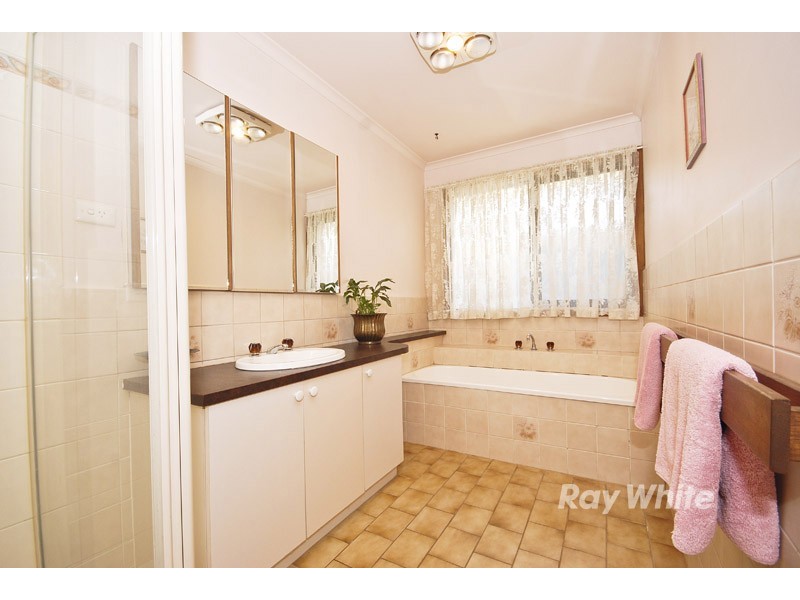 7 Edgewood Court, Wantirna South VIC 3152