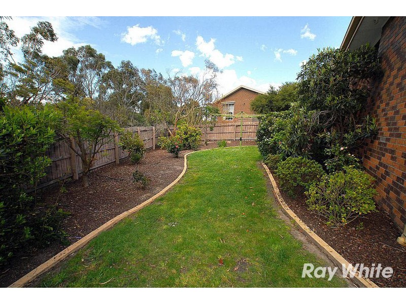 13 Calder Way, Wantirna South VIC 3152