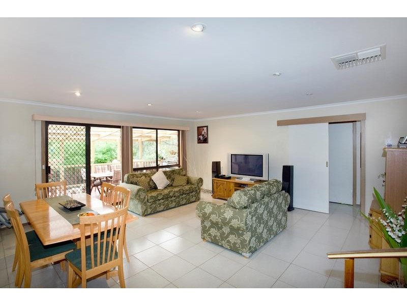13 Calder Way, Wantirna South VIC 3152