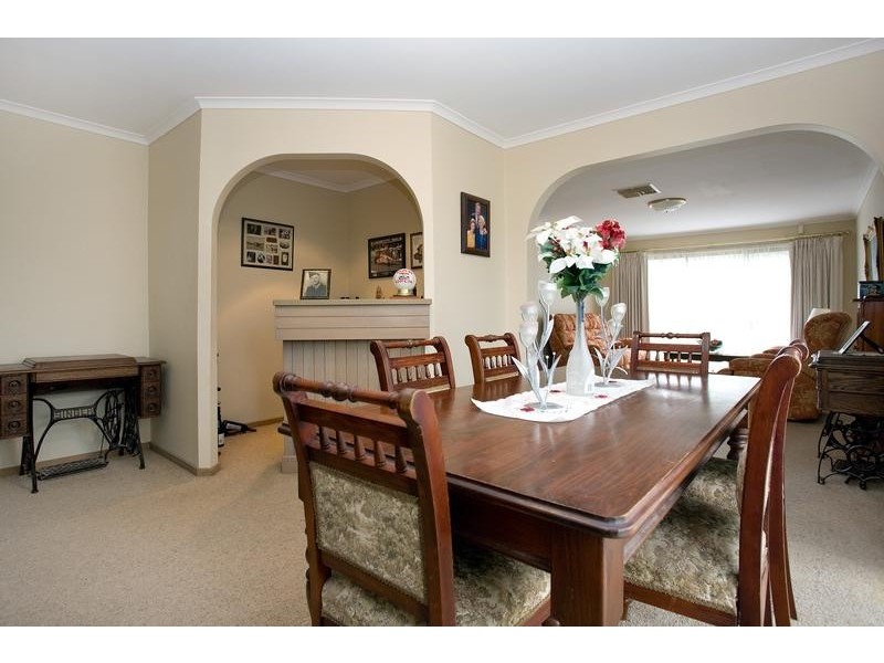 13 Calder Way, Wantirna South VIC 3152