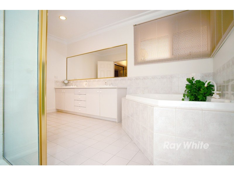 100 Amersham Drive, Wantirna VIC 3152