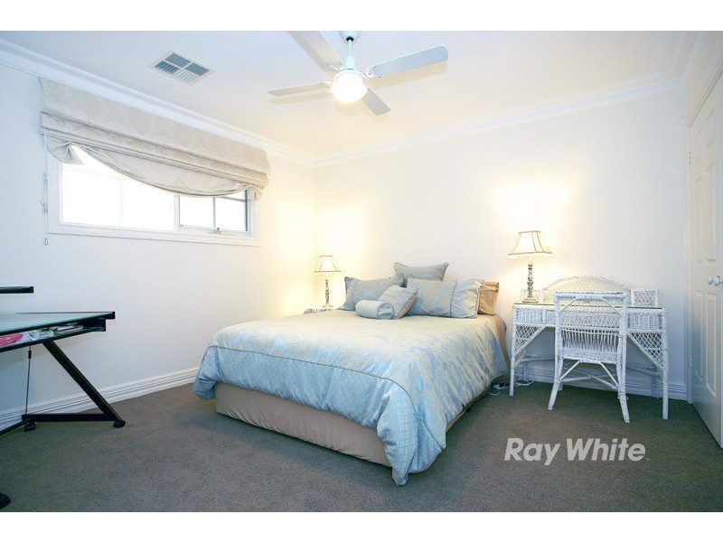 100 Amersham Drive, Wantirna VIC 3152