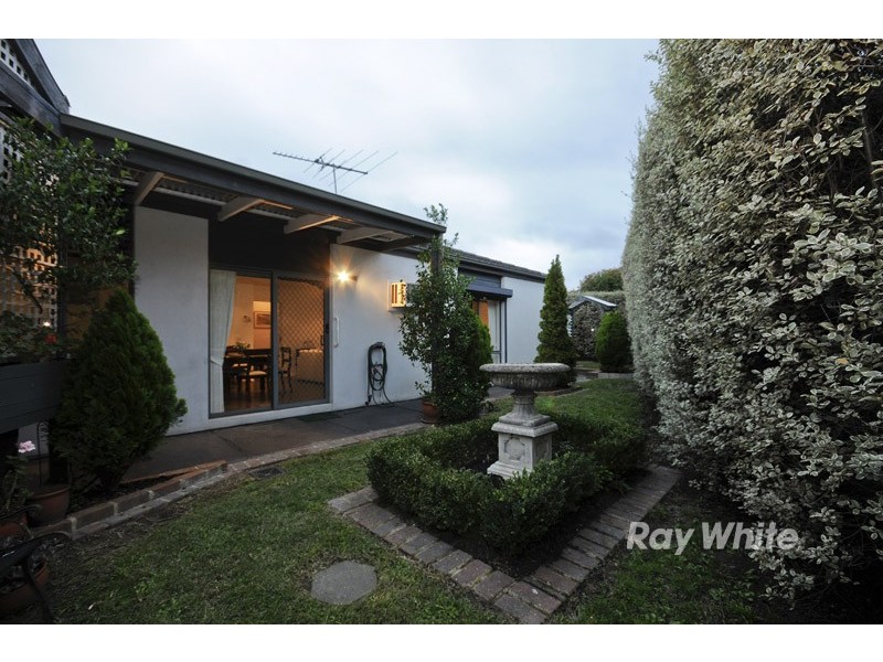 104 Jenola Parade, Wantirna South VIC 3152