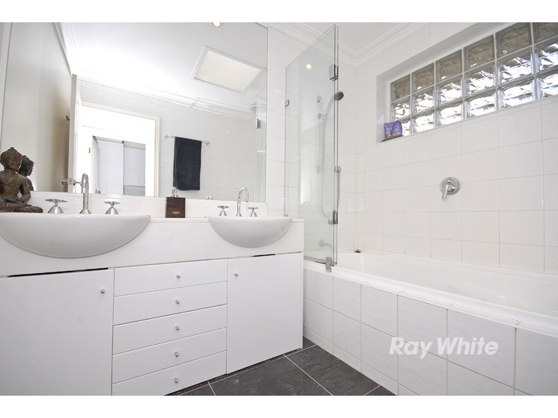 39 Gateshead Drive, Wantirna South VIC 3152