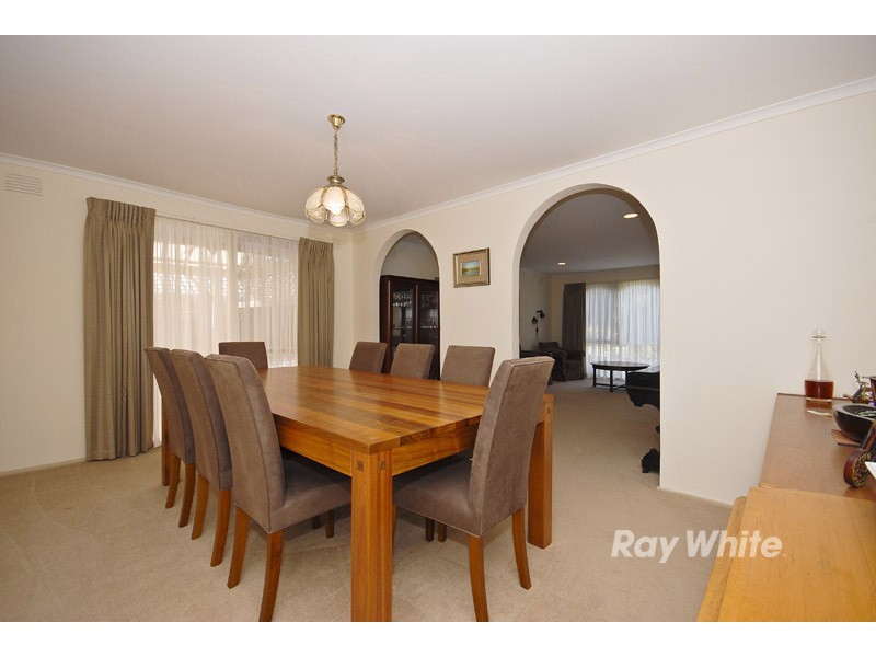 18 Ponsford Avenue, Wantirna South VIC 3152