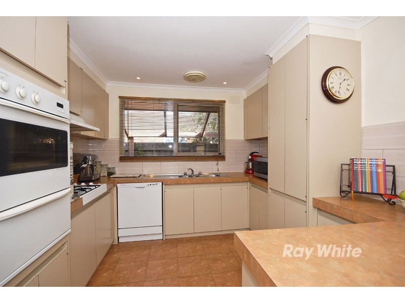 18 Ponsford Avenue, Wantirna South VIC 3152