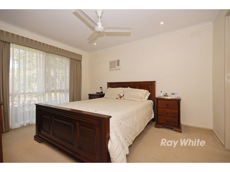 18 Ponsford Avenue, Wantirna South VIC 3152