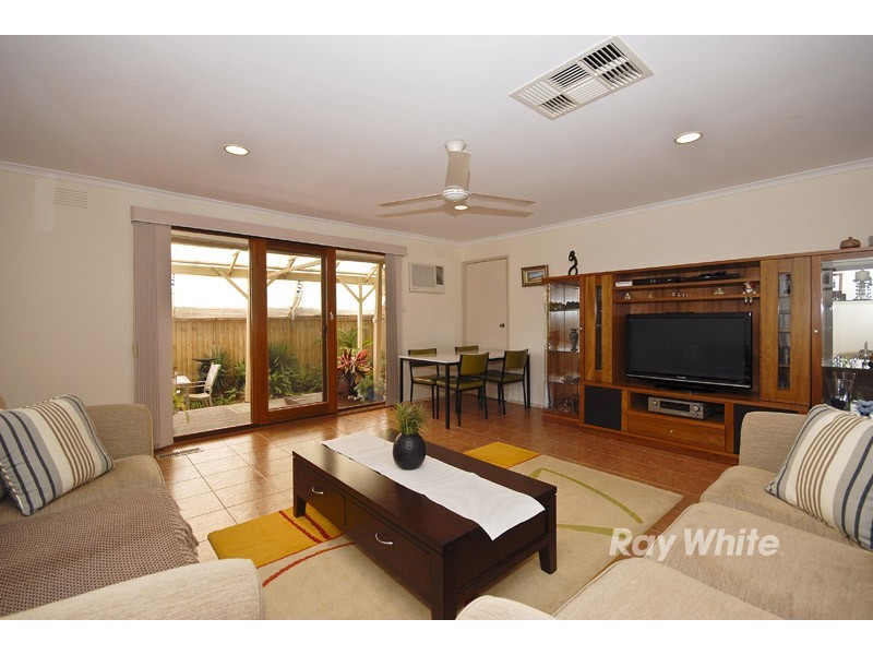 18 Ponsford Avenue, Wantirna South VIC 3152