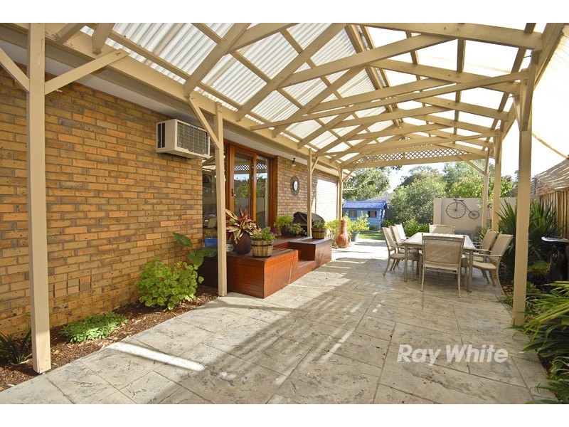 18 Ponsford Avenue, Wantirna South VIC 3152