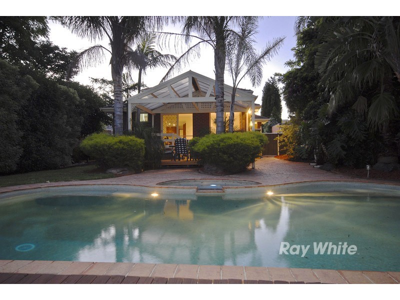 33 Wakley Crescent, Wantirna South VIC 3152