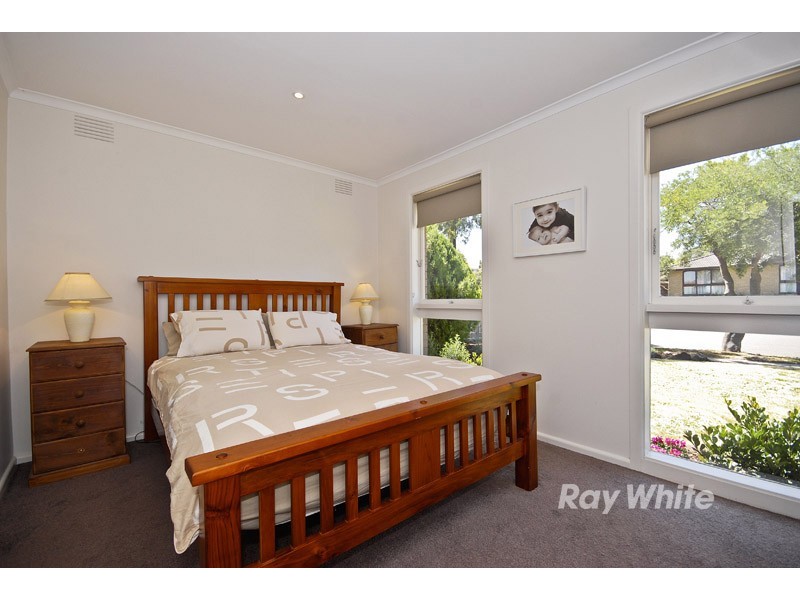16 Cloverlea Drive, Wantirna VIC 3152