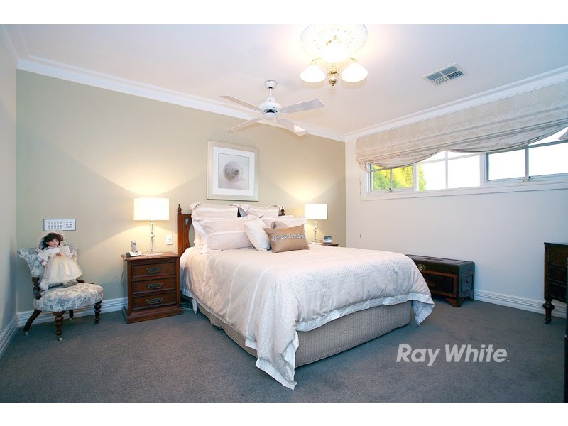 100 Amersham Drive, Wantirna VIC 3152