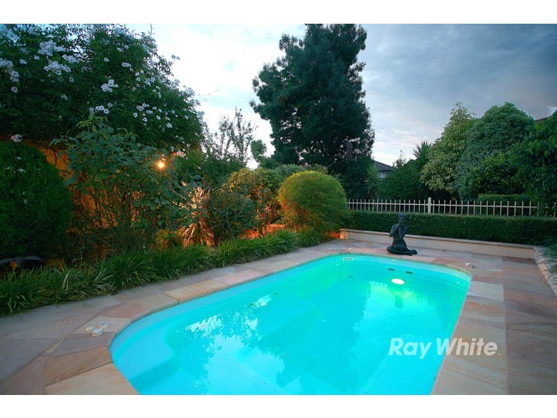 100 Amersham Drive, Wantirna VIC 3152