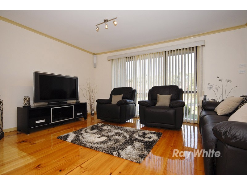 11 Armiston Grove, Wantirna South VIC 3152