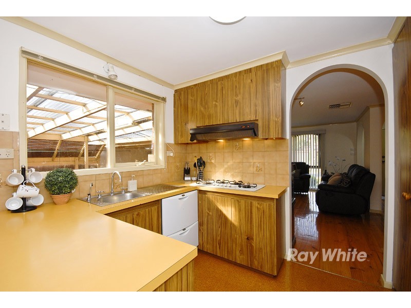 11 Armiston Grove, Wantirna South VIC 3152