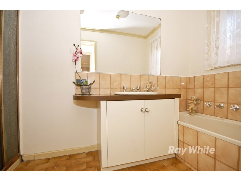 11 Armiston Grove, Wantirna South VIC 3152